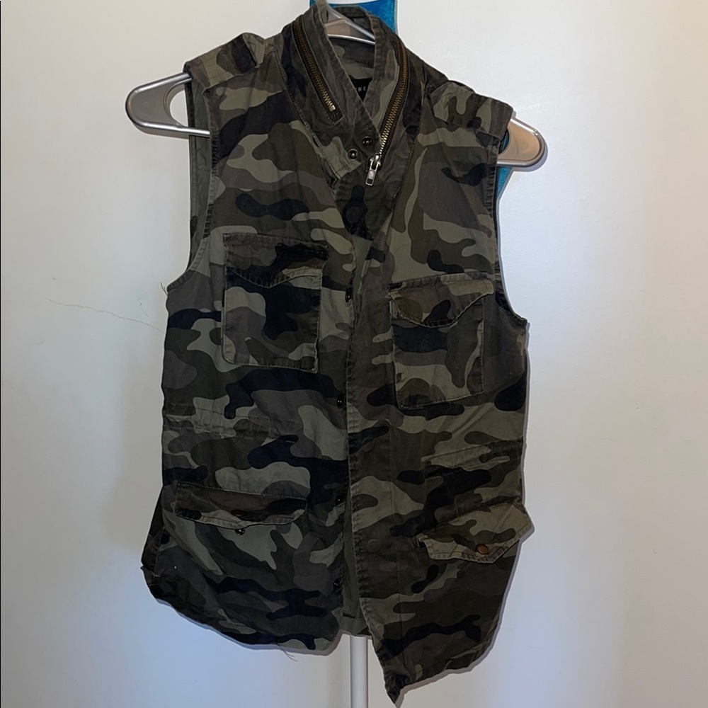 Love Tree Camouflage Vest